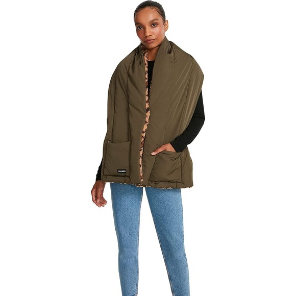 Steve Madden NWT Fleece Lined Pocket Scarf Wrap Snap Close Animal Print OS New - Picture 1 of 11
